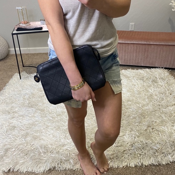 SOLD ✘ ᴄʜᴀɴᴇʟ ʟᴀʀɢᴇ ϙᴜɪʟᴛᴇᴅ ʟᴀᴍʙsᴋɪɴ ᴄᴄ ᴄʟᴜᴛᴄʜ ʙᴀɢ - Picture 8 of 8